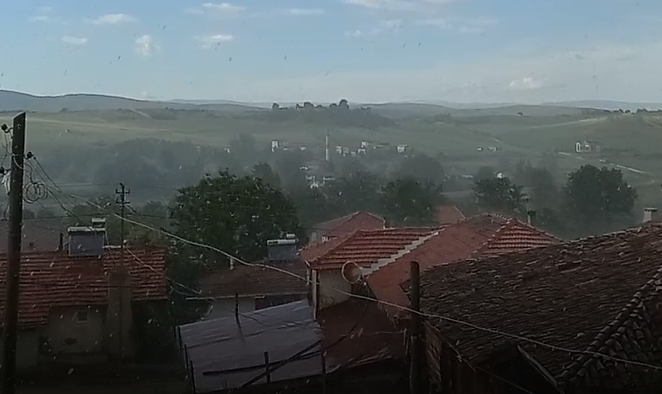 2 Haziran 2025 Pazartesi 17:03 Sadece Yukarı Akpınar Köyü’ne yağan yağmur.