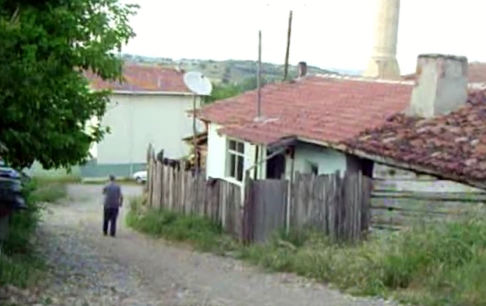 2009 senesi Ayak ardı anlamına gelen topuk mevkiinden köy içine doğru …