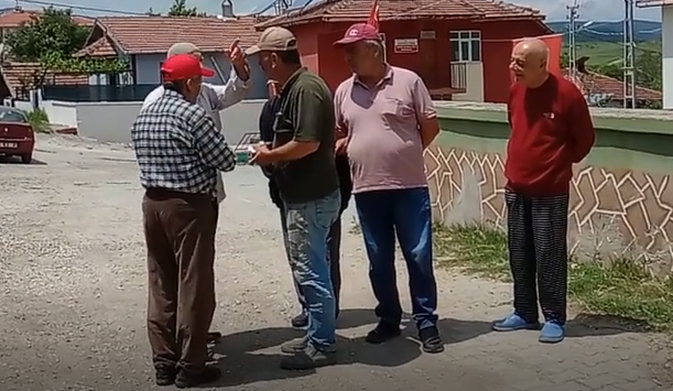 1 Haziran 2025 12:37 Muhtar Selim Çeliker ve köy ahalisi